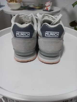 Zapatillas Munich Blancas y Rosas