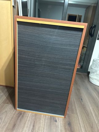 Cajonera oscura madera y metal