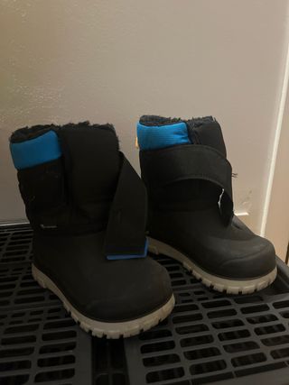 Mono esquí azul 105-114 cm y botas talla 29