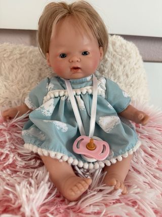 Muñeca bebé llorona con chupete