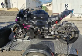 Remolque 1 moto con baúl y suelo