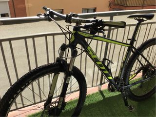Bicicleta Scott Scale 960 . Talla L Negra/Amarilla