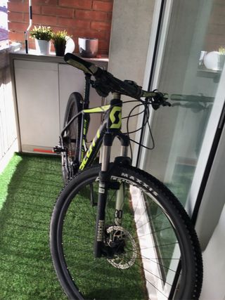 Bicicleta Scott Scale 960 . Talla L Negra/Amarilla