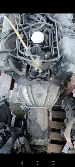 Motor Mercedes V8 con caja cambios manual