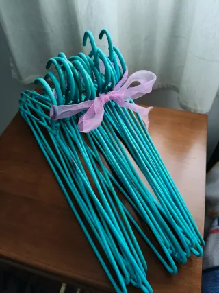 Perchas de armario de plástico