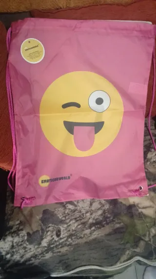 Mochila Emoji Pestañeo Rosa