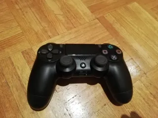Consola PS4 nera + Volante e Pedali