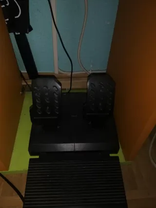 Consola PS4 nera + Volante e Pedali