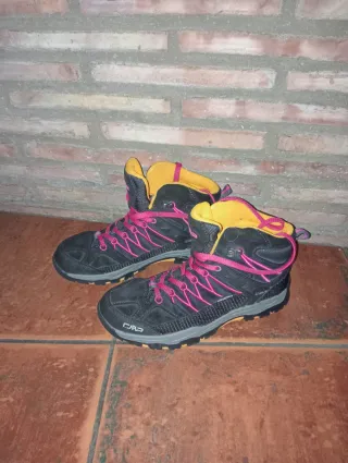 Bota montaña niña CMP negra y fucsia- talla 36