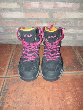 Bota montaña niña CMP negra y fucsia- talla 36