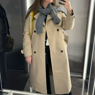 Trench impermeable largo beige