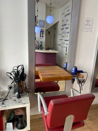 todo el mobiliario de Peluqueria y esteticista