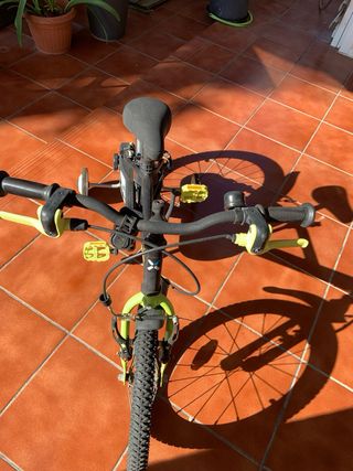 Bicicleta infantil Btwin con ruedines