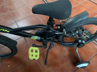 Bicicleta infantil Btwin con ruedines