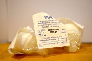 Lote 4 Biberones NUK Cristal + 5 Tetinas NUK 0-6m