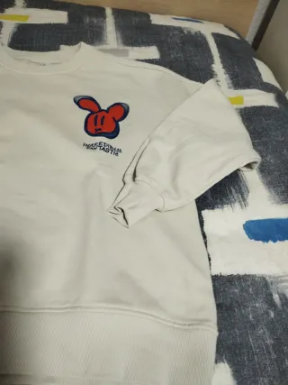 Jersey beige con estampado Mickey Mouse