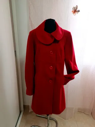Bonito abrigo rojo
