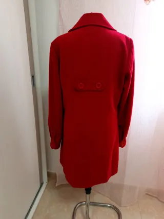 Bonito abrigo rojo