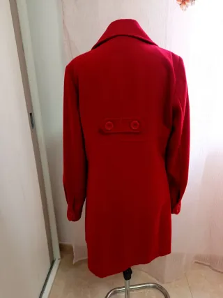Bonito abrigo rojo