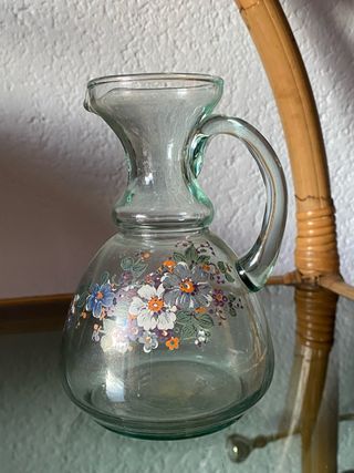 Jarra de cristal con flores