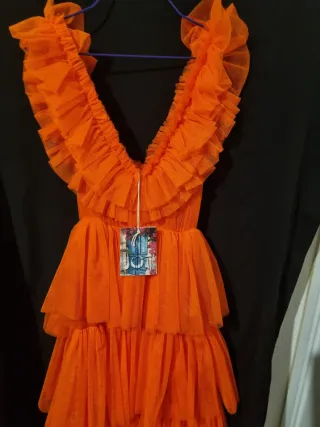 Vestido naranja con volantes