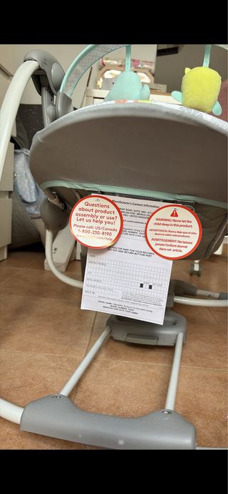 Dondolino per neonati con baldacchino e giocattoli