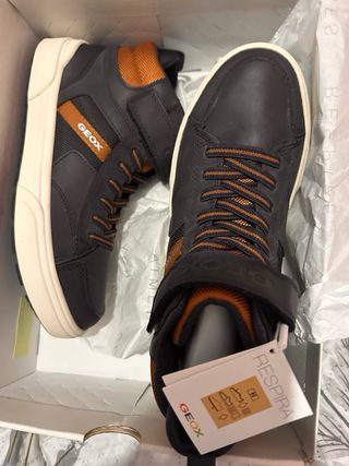 Zapatillas Geox niño azul y naranja