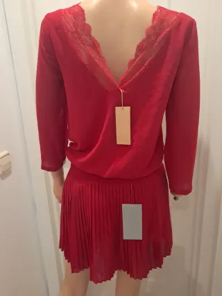 Vestido rojo Tintoretto Con falda plisada