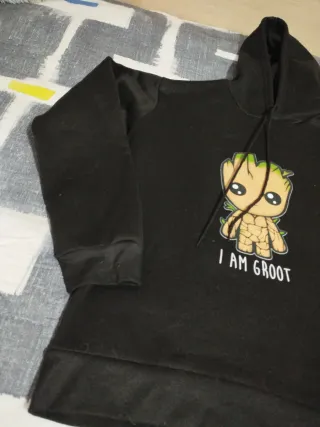 Sudadera Negra con Groot