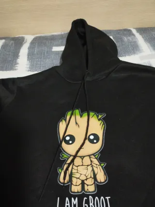 Sudadera Negra con Groot