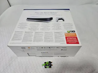 Consola Sony PlayStation 5 con scatola e accessori