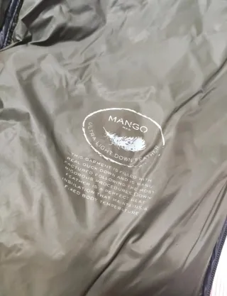 Chaqueta de plumas negra