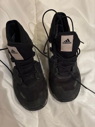 Botas Montaña Niño Adidas Negras/Blancas