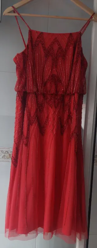 Vestido fiesta color coral con pedrería