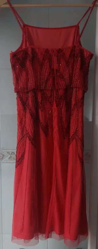 Vestido fiesta color coral con pedrería