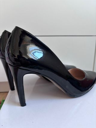 Zapatos de tacón negros charol