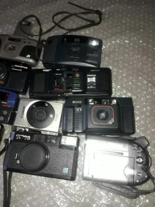 Lotto di 10 fotocamere vintage a pellicola Canon, Cosina