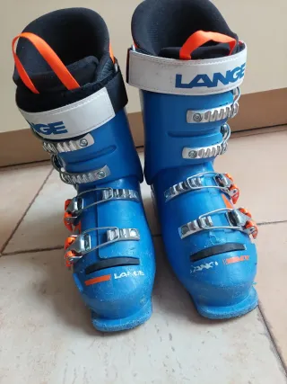 Botas de esquí Lange azules.