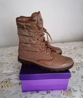 Botas camel acolchadas con cordones