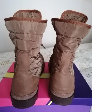 Botas camel acolchadas con cordones