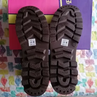 Botas camel acolchadas con cordones