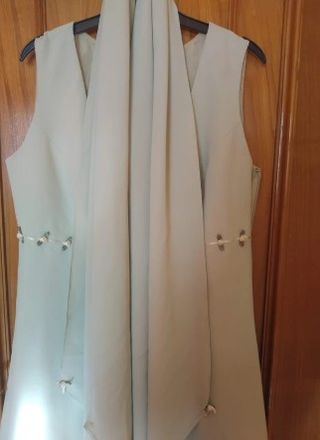 Vestido fiesta verde con chal