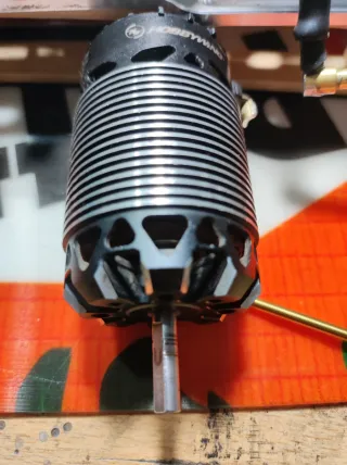 Motor RC 2400kv On Road 1/8