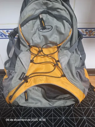 Mochila Deuter Gris y Amarilla 20L