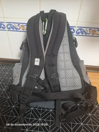 Mochila Deuter Gris y Amarilla 20L