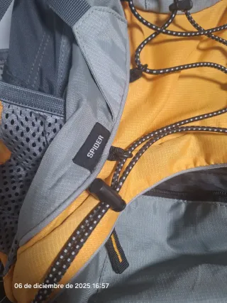 Mochila Deuter Gris y Amarilla 20L