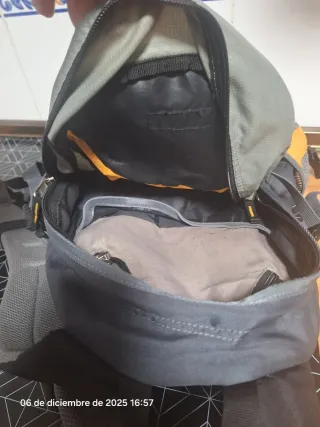 Mochila Deuter Gris y Amarilla 20L