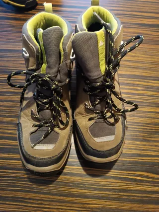 Botas montaña Quechua T37 niño