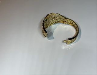 Pulsera Fallera/Regional Dorada con Piedras Verdes