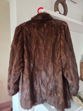 Abrigo de piel auténtica color marrón.T.L "Nuevo"